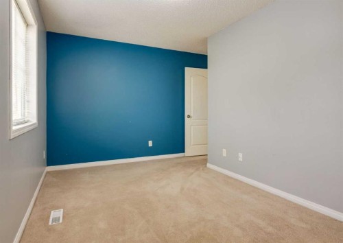 141 28 Avenue Ne, Calgary, AB - Indoor Photo Showing Other Room