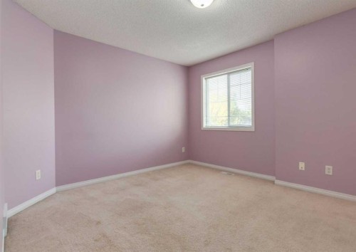 141 28 Avenue Ne, Calgary, AB - Indoor Photo Showing Other Room