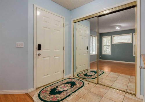 141 28 Avenue Ne, Calgary, AB - Indoor Photo Showing Other Room