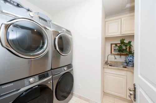 814 Radford Road Ne, Calgary, AB - Indoor Photo Showing Laundry Room