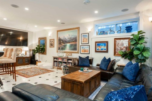 814 Radford Road Ne, Calgary, AB - Indoor Photo Showing Living Room