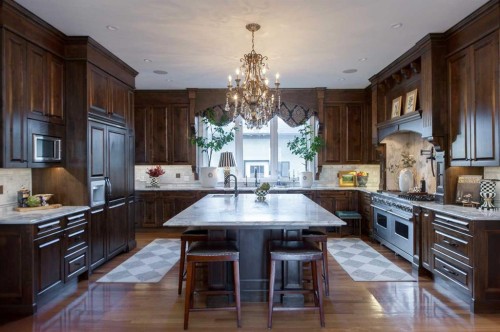814 Radford Road Ne, Calgary, AB - Indoor Photo Showing Kitchen With Upgraded Kitchen