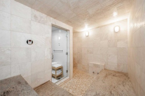 814 Radford Road Ne, Calgary, AB - Indoor Photo Showing Bathroom