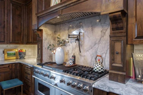 814 Radford Road Ne, Calgary, AB - Indoor Photo Showing Kitchen