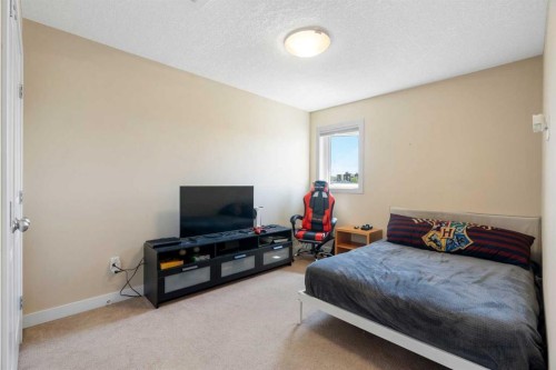 2-4709 17 Avenue Nw, Calgary, AB - Indoor Photo Showing Bedroom