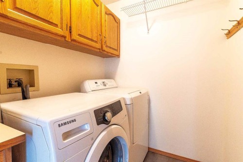 266 Edgepark Way Nw, Calgary, AB - Indoor Photo Showing Laundry Room