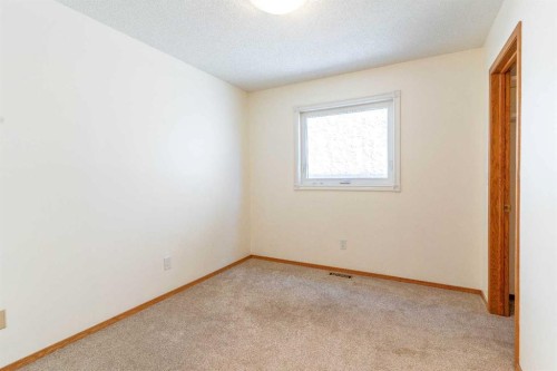 266 Edgepark Way Nw, Calgary, AB - Indoor Photo Showing Other Room