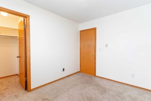 266 Edgepark Way Nw, Calgary, AB - Indoor Photo Showing Other Room