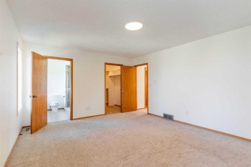 266 Edgepark Way Nw, Calgary, AB - Indoor Photo Showing Other Room