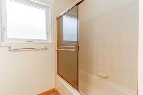 266 Edgepark Way Nw, Calgary, AB - Indoor Photo Showing Bathroom