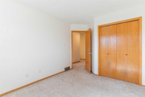266 Edgepark Way Nw, Calgary, AB - Indoor Photo Showing Other Room