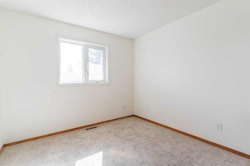 266 Edgepark Way Nw, Calgary, AB - Indoor Photo Showing Other Room