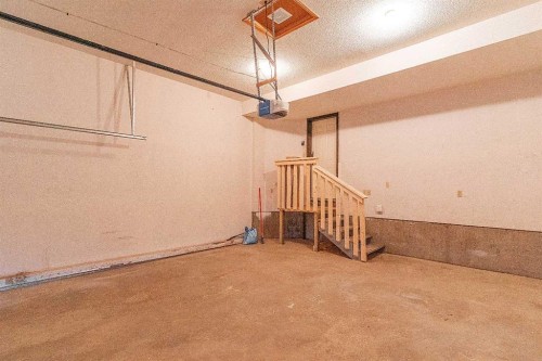 266 Edgepark Way Nw, Calgary, AB - Indoor Photo Showing Other Room