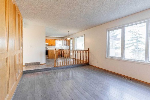 266 Edgepark Way Nw, Calgary, AB - Indoor Photo Showing Other Room