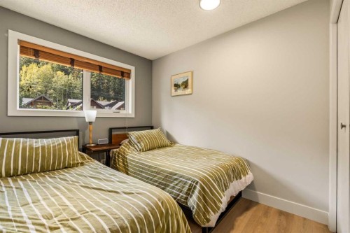 109-200 Three Sisters Drive, Canmore, AB - Indoor Photo Showing Bedroom