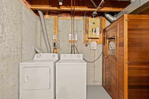 109-200 Three Sisters Drive, Canmore, AB - Indoor Photo Showing Laundry Room