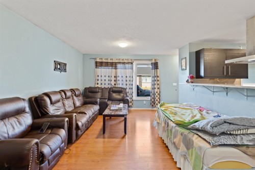 20 Castlegrove Way Ne, Calgary, AB - Indoor Photo Showing Living Room