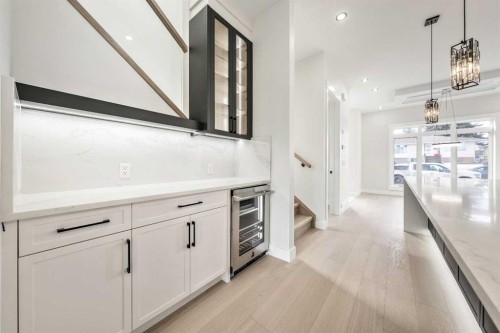 1417 42 Street Sw, Calgary, AB - Indoor Photo Showing Other Room