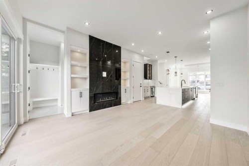 1417 42 Street Sw, Calgary, AB - Indoor Photo Showing Other Room