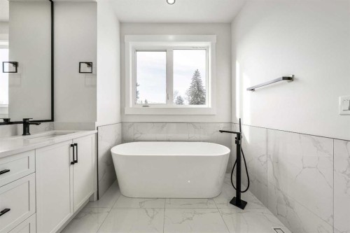 1417 42 Street Sw, Calgary, AB - Indoor Photo Showing Bathroom