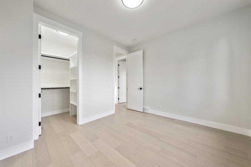 1417 42 Street Sw, Calgary, AB - Indoor Photo Showing Other Room