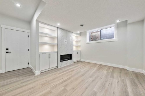 1417 42 Street Sw, Calgary, AB - Indoor Photo Showing Other Room