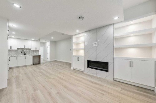 1417 42 Street Sw, Calgary, AB - Indoor With Fireplace