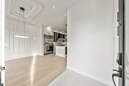 1417 42 Street Sw, Calgary, AB - Indoor Photo Showing Kitchen