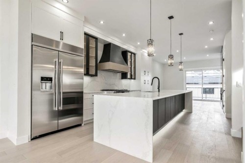 1417 42 Street Sw, Calgary, AB - Indoor Photo Showing Kitchen With Upgraded Kitchen