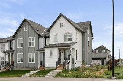 543 Livingston Way NE Calgary, AB T3P 1Y5