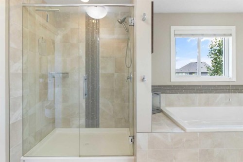33 Silverado Crest Bay Sw, Calgary, AB - Indoor Photo Showing Bathroom