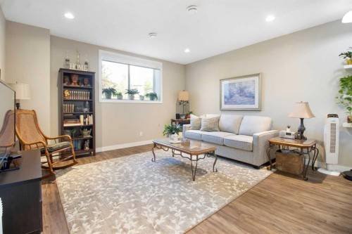 33 Silverado Crest Bay Sw, Calgary, AB - Indoor Photo Showing Living Room
