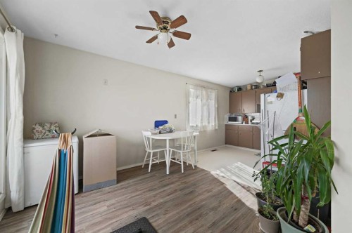 11203 6 Street Sw, Calgary, AB - Indoor Photo Showing Other Room