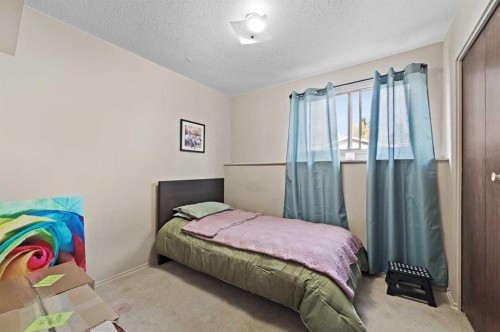 11203 6 Street Sw, Calgary, AB - Indoor Photo Showing Bedroom