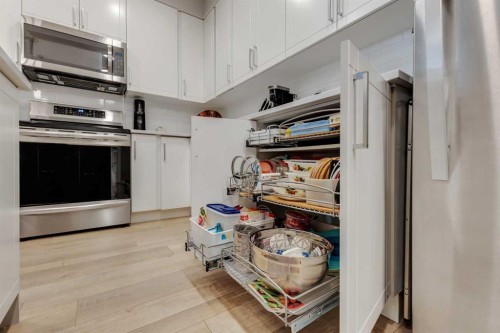 310-20 Mahogany Mews Se, Calgary, AB - Indoor Photo Showing Kitchen