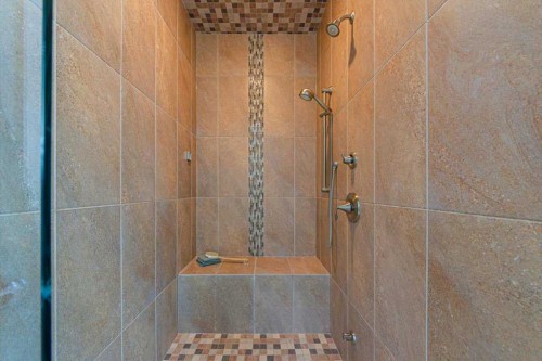 462 23 Avenue Nw, Calgary, AB - Indoor Photo Showing Bathroom