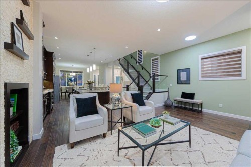 462 23 Avenue Nw, Calgary, AB - Indoor Photo Showing Living Room