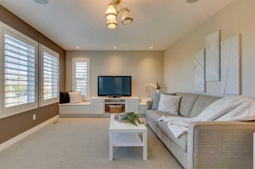 9 Cranarch Way Se, Calgary, AB - Indoor Photo Showing Living Room