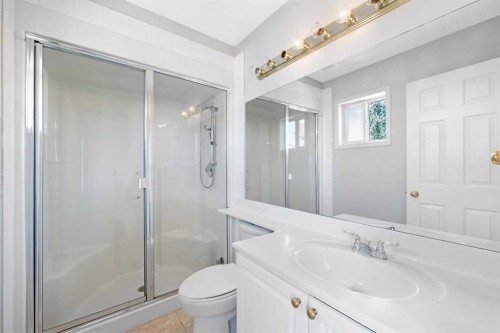 159 Hidden Ranch Circle Nw, Calgary, AB - Indoor Photo Showing Bathroom