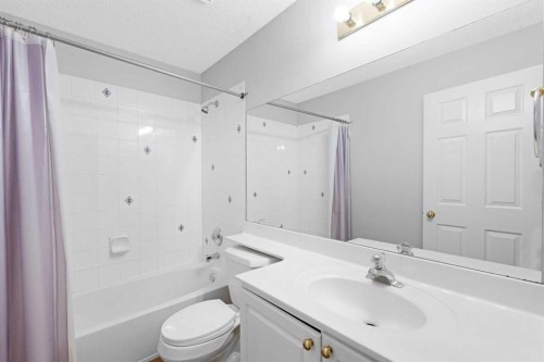 159 Hidden Ranch Circle Nw, Calgary, AB - Indoor Photo Showing Bathroom