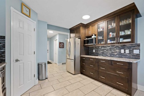 86 Coral Springs Close Ne, Calgary, AB - Indoor Photo Showing Kitchen