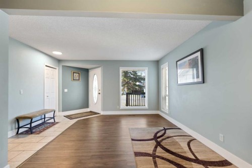 86 Coral Springs Close Ne, Calgary, AB - Indoor Photo Showing Living Room