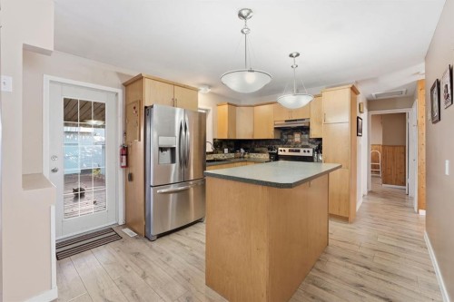 74 Mcrae Street East, Okotoks, AB - Indoor Photo Showing Kitchen