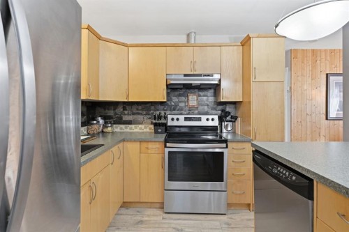 74 Mcrae Street East, Okotoks, AB - Indoor Photo Showing Kitchen