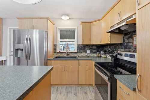 74 Mcrae Street East, Okotoks, AB - Indoor Photo Showing Kitchen