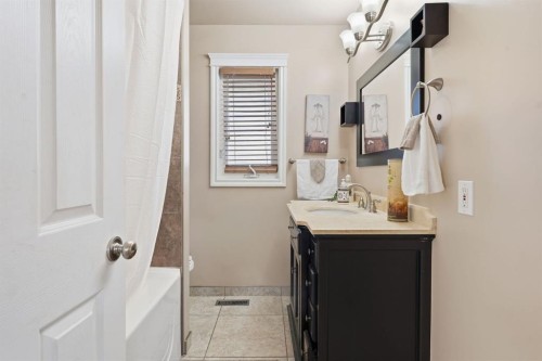 74 Mcrae Street East, Okotoks, AB - Indoor