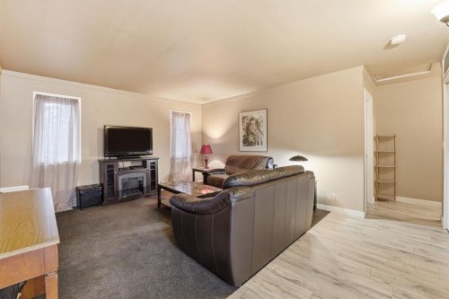 74 Mcrae Street East, Okotoks, AB - Indoor