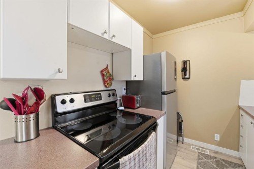 74 Mcrae Street East, Okotoks, AB - Indoor Photo Showing Kitchen
