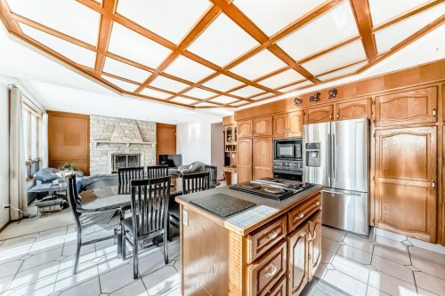 17 Santana Manor Nw, Calgary, AB - Indoor Photo Showing Kitchen