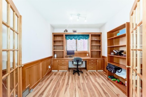 17 Santana Manor Nw, Calgary, AB - Indoor Photo Showing Office